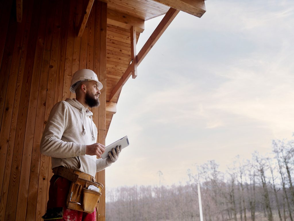 medium-shot-man-working-with-helmet_RESIZED